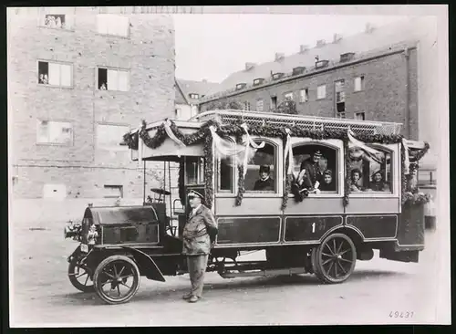 Archiv-Fotografie Bus Daimler 28 PS von 1905