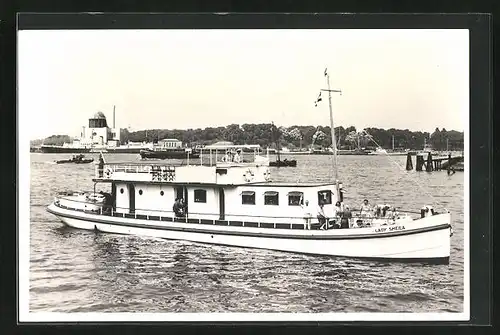 AK M.Y. Lady Sheila in Hafennähe