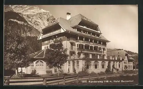 AK Kandersteg, Strassenpartie mit Hotel Bernerhof