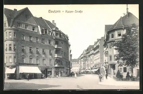 AK Bautzen, Blick entlang der Kaiser-Srasse mit Colonialwaren-Geschäft