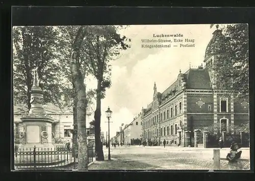 AK Luckenwalde, Wilhelm-Strasse Ecke Haag, Kriegerdenkmal, Postamt