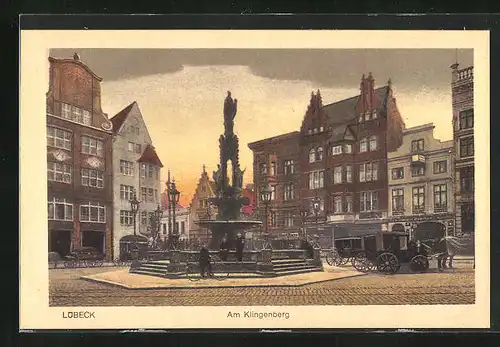 AK Lübeck, Am Klingenberg, Platz mit Denkmal und Kutschen