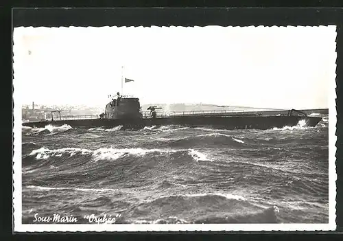 AK U-Boot Orphée aufgetaucht bei hohem Wellengang