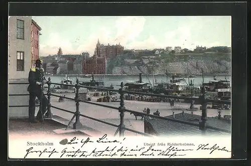 AK Stockholm, Blick auf den Hafen, Soldat mit Pickelhaube