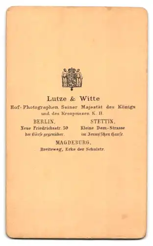 Fotografie Lutze & Witte, Berlin, Neue Friedrichsstrasse 50, Portrait eleganter Herr mit Vollbart