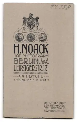 Fotografie H. Noack, Berlin-W., Leipzigerstrasse 121, Portrait süsses Kleinkind im weissen Kleid