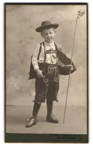 Fotografie Kunstlicht-Atelier, Pforzheim, Markt 13, Portrait kleiner Junge in Tracht