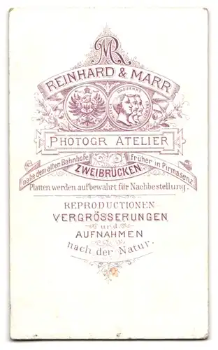 Fotografie Reinhard & Marr, Zweibrücken, Portrait kleines Mädchen im modischen Kleid