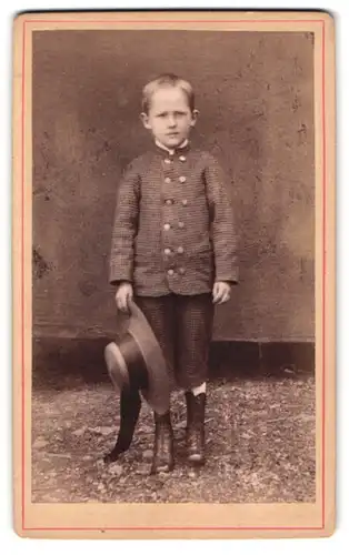 Fotografie Joh. Riesenkönig, Rheinbach, Portrait kleiner Junge im karierten Anzug