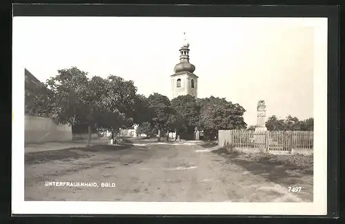 AK Unterfrauenhaid, Strasse zur Kirche, Denkmal