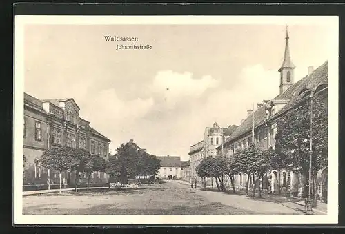 AK Waldsassen, Johannisstrasse mit Bäumen
