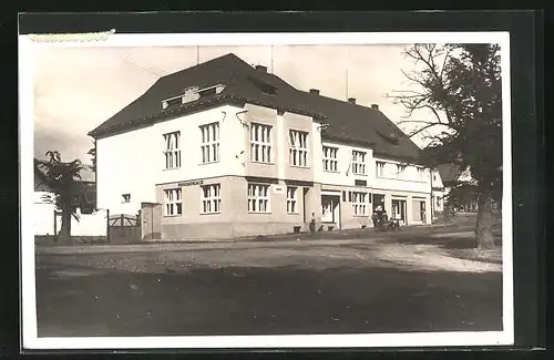 AK Stahlavy, Restaurace, Restaurant im Sonnenschein