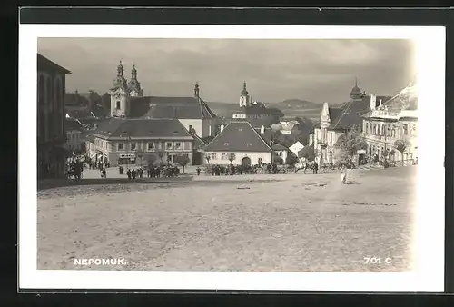 AK Nepomuk, Platz gegen Kirchen