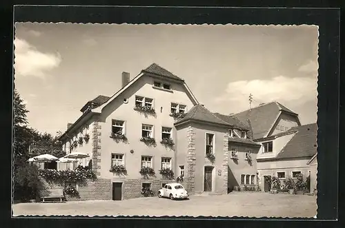 Foto-AK Marktleugast, Gasthaus mit Auto