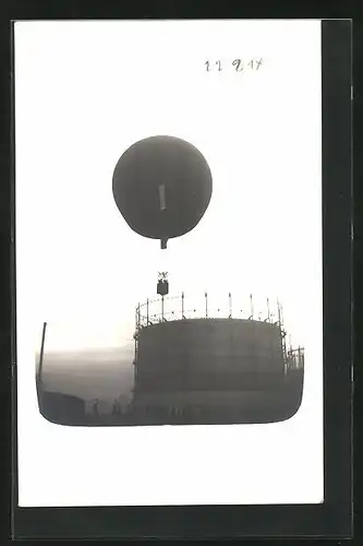 Foto-AK Heissluftballon beim Starten