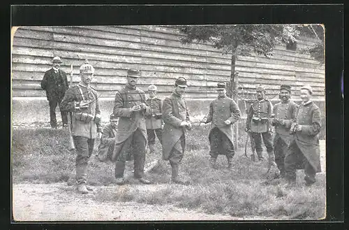 AK Kriegsgefangene Franzosen unter deutscher Bewachung