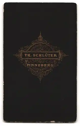 Fotografie Th. Schlüter, Pinneberg, Portrait hübsch gekleideter Junge mit einem Kleinkind