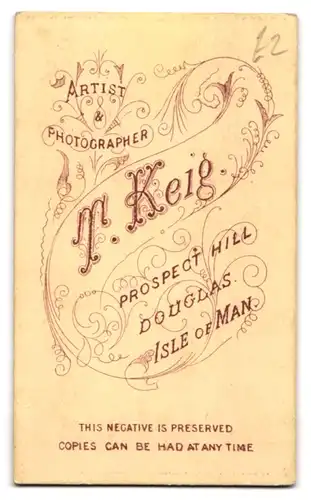 Fotografie T. Keig, Douglas /Isle of Man, Prospect Hill, Portrait junge Dame im modischen Kleid