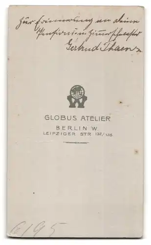 Fotografie Atelier Globus, Berlin-W., Leipziger Strasse 132-135, Portrait junge Dame im Kleid mit Spitzenkragen