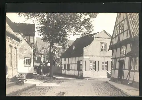 AK Travemünde, Strassenpartie mit Fachwerk