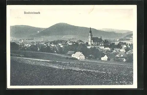 AK Stadtsteinach, Kirche im Ort, Berglandschaft