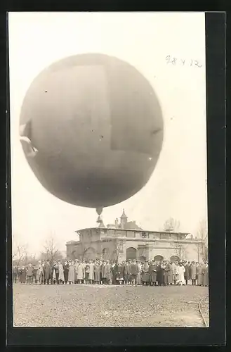 Foto-AK Ballon mit Zuschauern