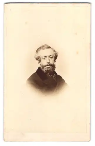 Fotografie unbekannter Fotograf und Ort, Portrait Herr im Anzug mit Vollbart, 1863