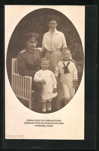 AK Grossherzog Friedrich Franz und Grossherzogin Alexandra von Mecklenburg mit Söhnen