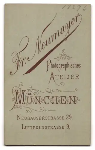 Fotografie Fr. Neumayer, München, Neuhauserstrasse 29, Mutter mit ihren zwei Burschen