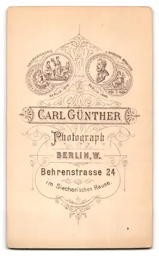 Fotografie Carl Günther, Berlin, Behrenstrasse 24, Kind im Matrosenanzug und mit gelocktem Haar