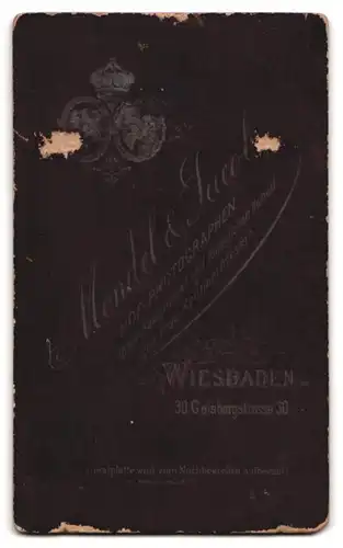 Fotografie Mondel & Jacob, Wiesbaden, Geisbergstrasse 30, Portrait ältere Dame mit Kragenbrosche