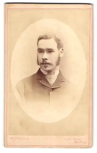 Fotografie B. J. Edwards, London-Hackney, 6, The Grove, Portrait charmanter Herr mit Backenbart