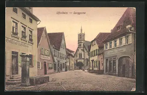 AK Uffenheim, Strassenblick in die Langgasse, Kirche, Brunnen