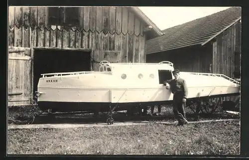 Foto-AK Besitzer mit seinem Boot Orkan
