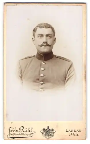 Fotografie Fritz Rühl, Landau i. Pfalz, Portrait Soldat in Uniform in Uniform mit Moustache