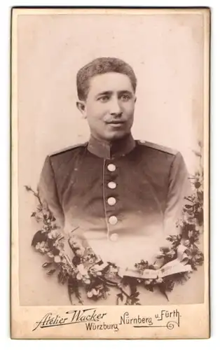 Fotografie Atelier Wacker, Würzburg, Weingartenstr. 39, Portrait Soldat in Uniform im Passepartout, Bildnis Kaiser