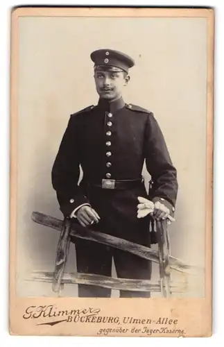 Fotografie G. Klimmer, Bückeburg, Ulmer-Allee, Portrait Sildat in Uniform Rgt. 7 mit Bajonett