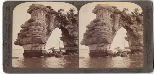 Stereo-Fotografie Underwood & Underwood, New York, Ansicht Matsushima Bay / Japan, Felsformation Rock-Arch Island