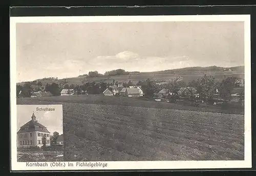 AK Kornbach /Fichtelgebirge, Schulhaus, Panorama des Ortes