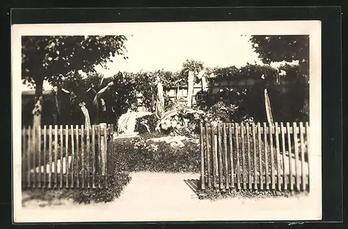 AK Lány, Mit Blumen geschmücktes Grab des Präsidenten Masaryk (TGM)