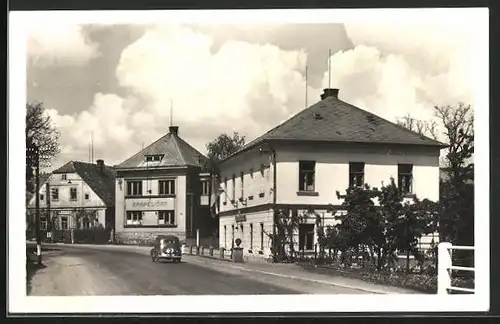 AK Ostromer, Strasse mit Häusern