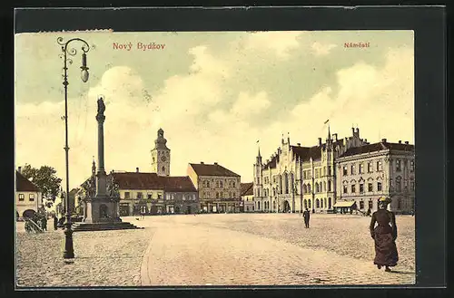 AK Nový Bydzov, Denkmal am Marktplatz