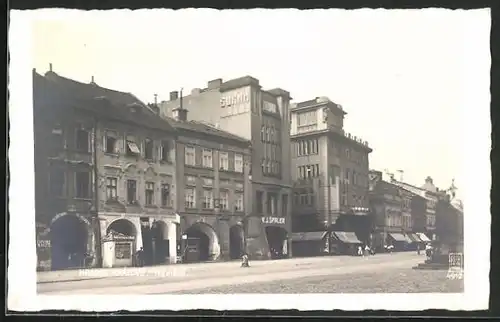 AK Königgrätz / Hradec Kralove, Marktplatz mit Geschäften