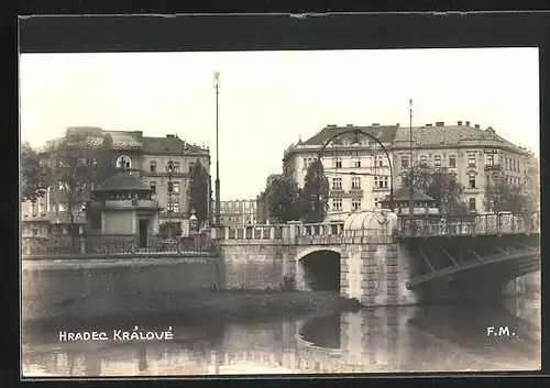 AK Königgrätz / Hradec Kralove, Flusspartie mit Brücke