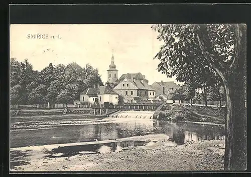 AK Smirice n. L., Flusspartie im Ort mit Kirche