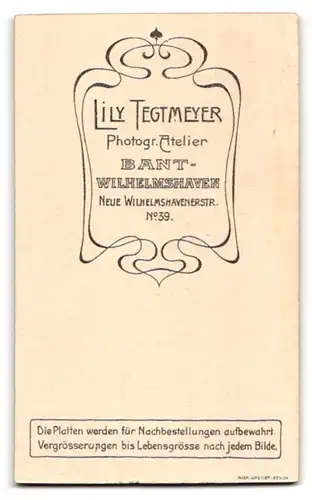 Fotografie Lily Tegtmeyer, Bant-Wilhelmshaven, Neue Wilhelmshavenerstrasse 39, Kleines Mädchen mit Reifen