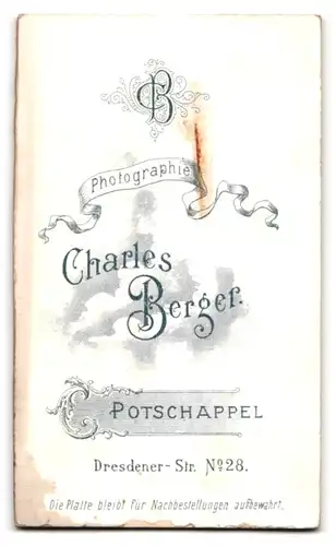 Fotografie Charles Berger, Potschappel, Dresdener-Strasse 28, Junger Mann in Anzug und Fliege