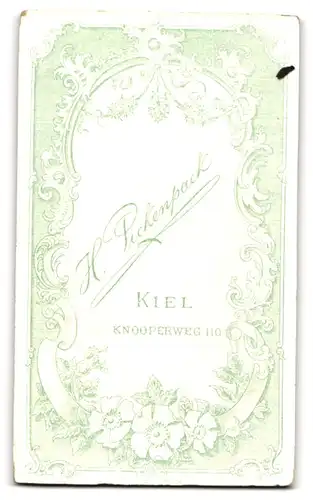 Fotografie H. Pickenpack, Kiel, Knooperweg 110, Älterer Herr mit Bart