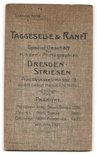Fotografie Taggeselle und Ranft, Dresden-Striesen, Augsburgerstrasse 9, Junge Dame in schwarzem Kleid mit Kreuzkette