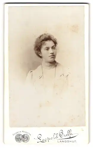 Fotografie Leopold Orelli, Landshut, Maximiliansstrasse 1, Portrait junge Dame in modischer Kleidung